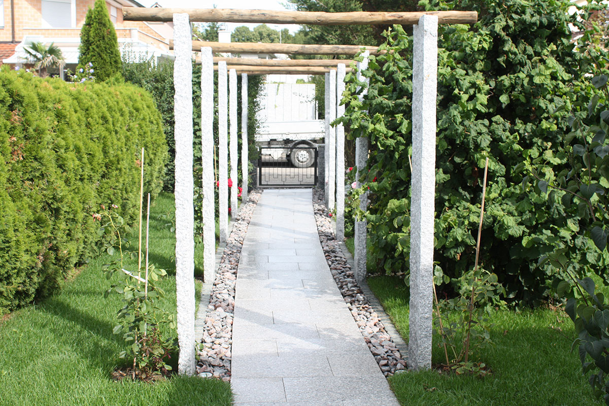 Miclo Gartenbau Gartenplanung, Gartenpflege, Natursteinarbeiten und Holzterrassen
